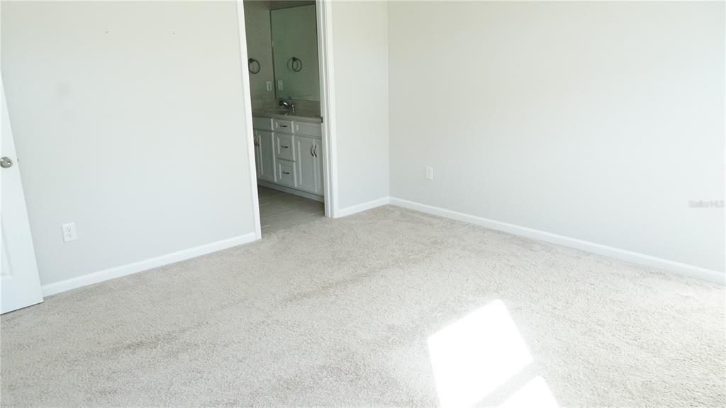 Activo con contrato: $279,900 (2 camas, 2 baños, 1432 Pies cuadrados)