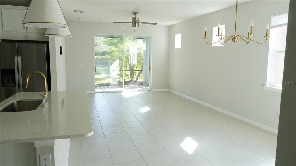 Activo con contrato: $279,900 (2 camas, 2 baños, 1432 Pies cuadrados)