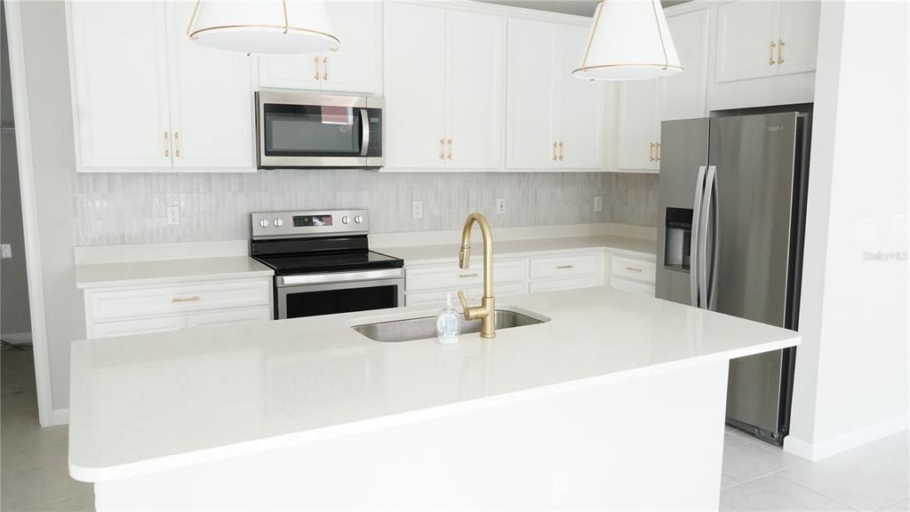 Activo con contrato: $279,900 (2 camas, 2 baños, 1432 Pies cuadrados)
