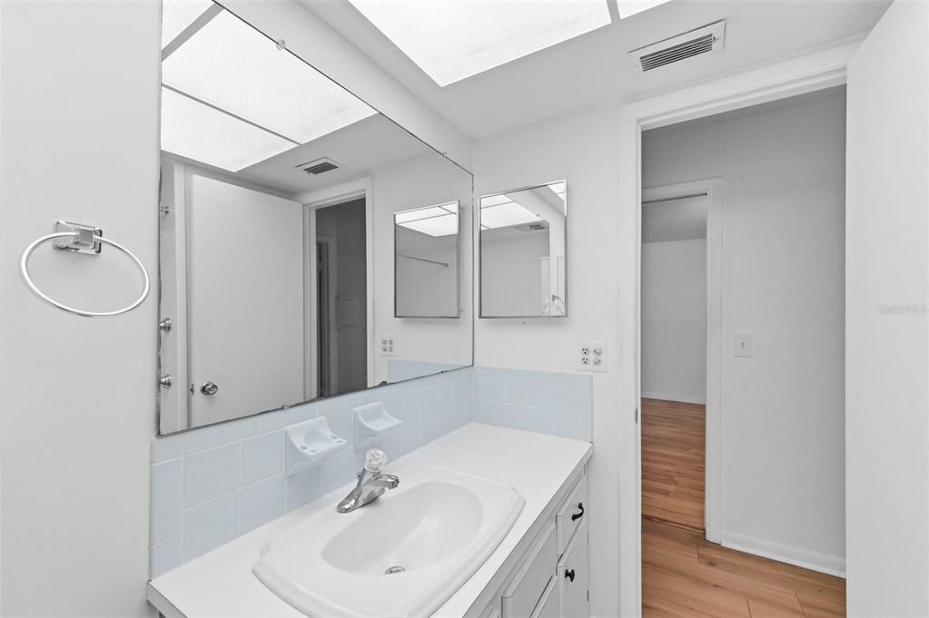 For Sale: $114,999 (2 beds, 1 baths, 1180 Square Feet)