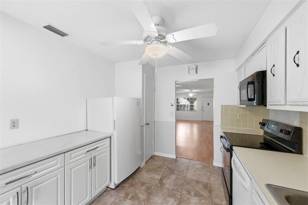 For Sale: $114,999 (2 beds, 1 baths, 1180 Square Feet)