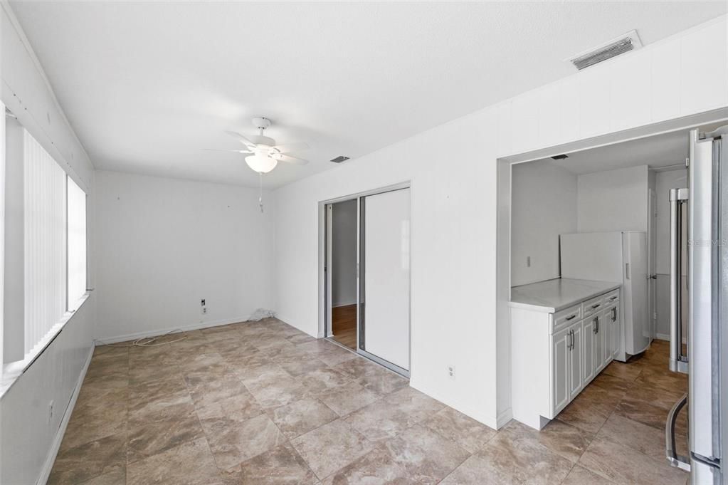 For Sale: $114,999 (2 beds, 1 baths, 1180 Square Feet)