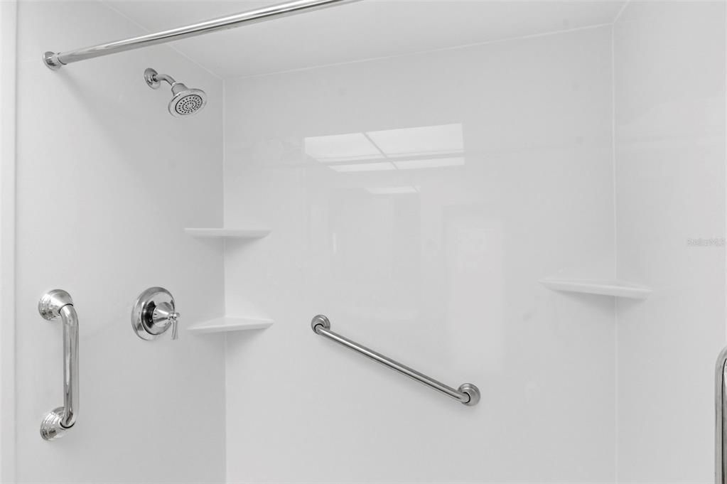 For Sale: $114,999 (2 beds, 1 baths, 1180 Square Feet)