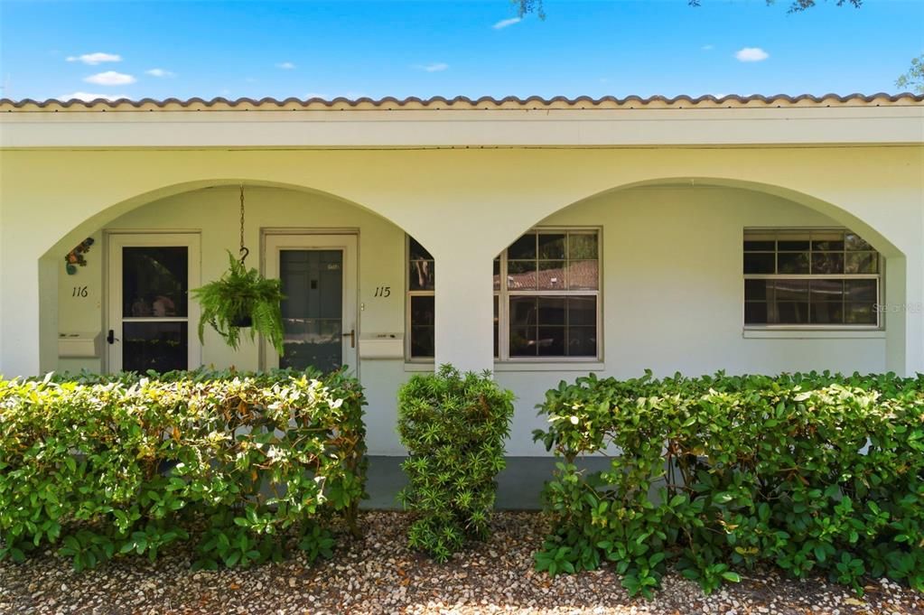 For Sale: $114,999 (2 beds, 1 baths, 1180 Square Feet)