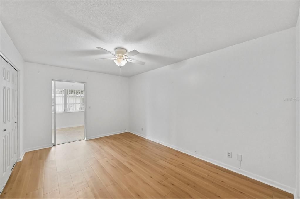 For Sale: $114,999 (2 beds, 1 baths, 1180 Square Feet)