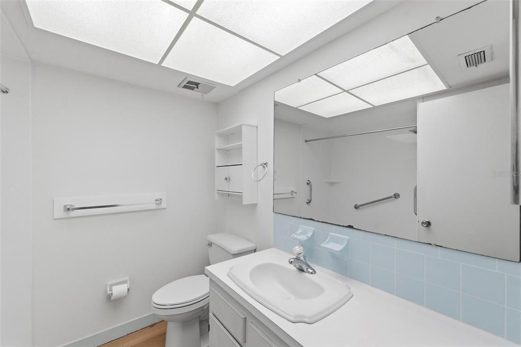 For Sale: $114,999 (2 beds, 1 baths, 1180 Square Feet)