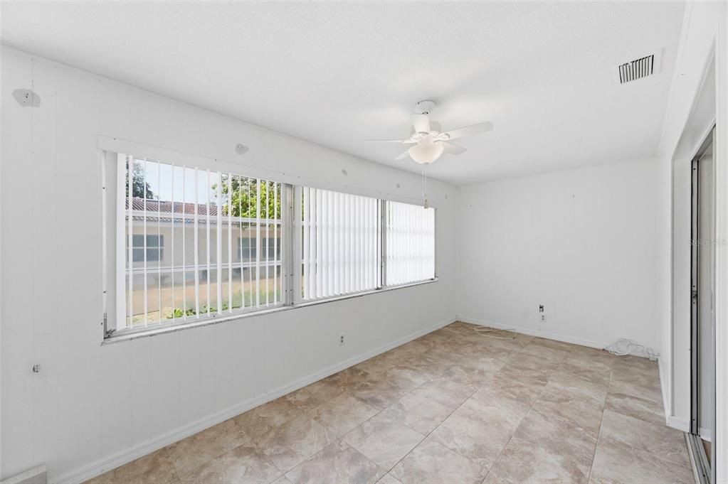 For Sale: $114,999 (2 beds, 1 baths, 1180 Square Feet)