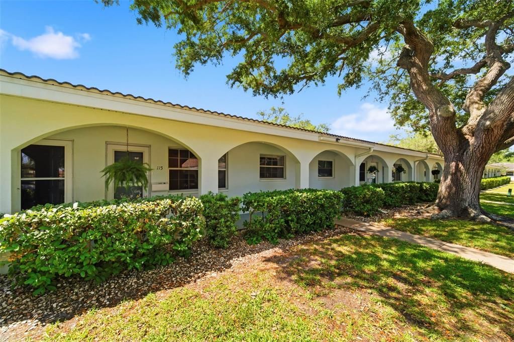 For Sale: $114,999 (2 beds, 1 baths, 1180 Square Feet)