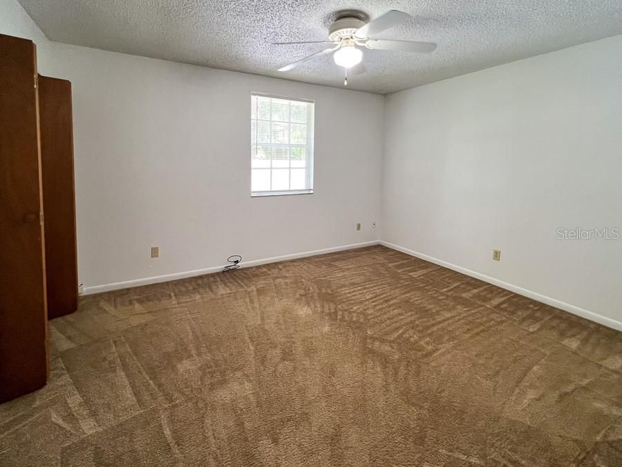 For Rent: $1,300 (2 beds, 1 baths, 900 Square Feet)