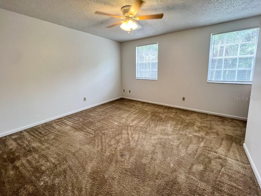 For Rent: $1,300 (2 beds, 1 baths, 900 Square Feet)