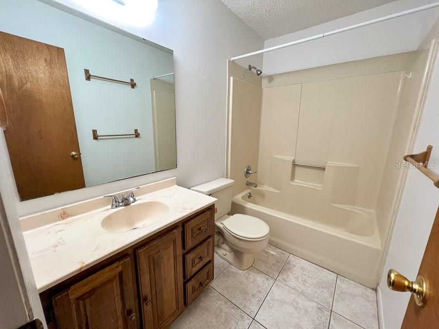 For Rent: $1,300 (2 beds, 1 baths, 900 Square Feet)