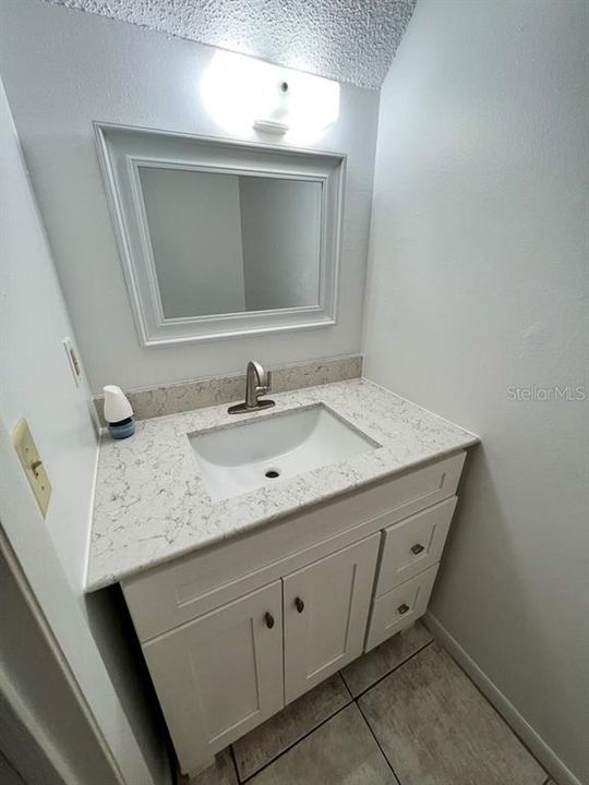 For Rent: $1,300 (2 beds, 1 baths, 900 Square Feet)