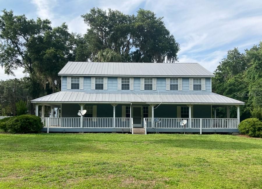 For Rent: $1,300 (2 beds, 1 baths, 900 Square Feet)