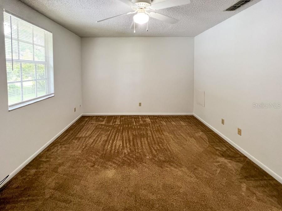 For Rent: $1,300 (2 beds, 1 baths, 900 Square Feet)
