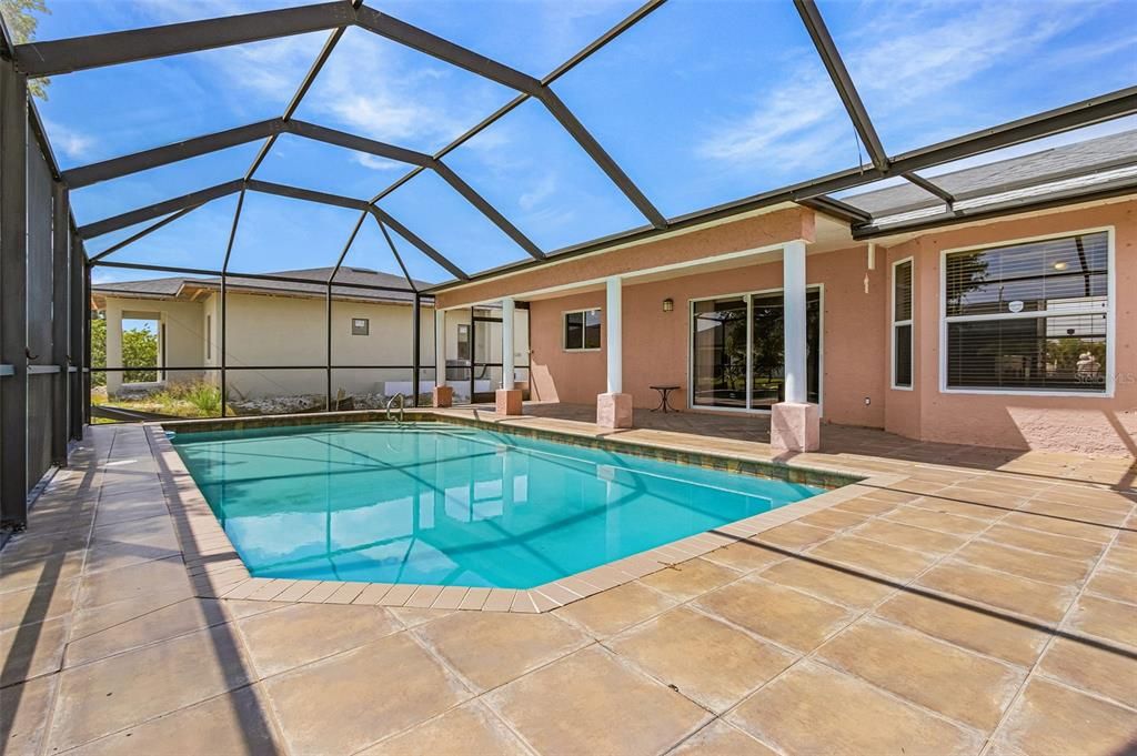 Activo con contrato: $299,900 (3 camas, 2 baños, 1225 Pies cuadrados)