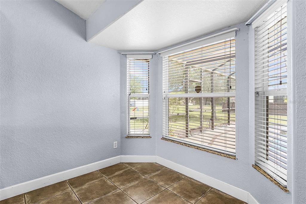 Activo con contrato: $299,900 (3 camas, 2 baños, 1225 Pies cuadrados)