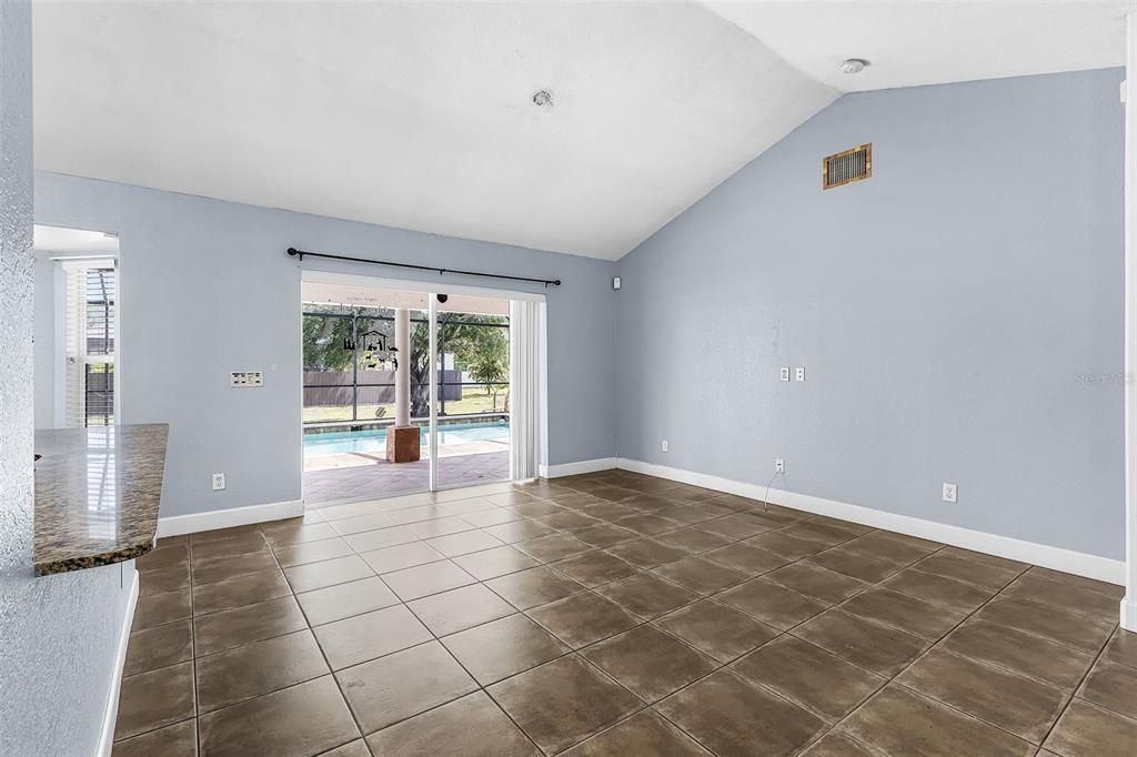 Activo con contrato: $299,900 (3 camas, 2 baños, 1225 Pies cuadrados)