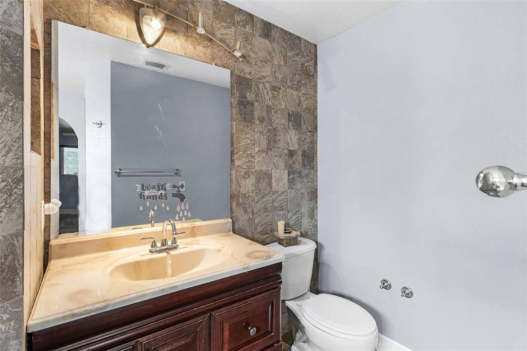 Activo con contrato: $299,900 (3 camas, 2 baños, 1225 Pies cuadrados)