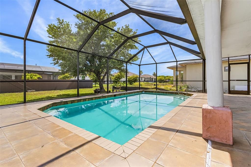 Activo con contrato: $299,900 (3 camas, 2 baños, 1225 Pies cuadrados)