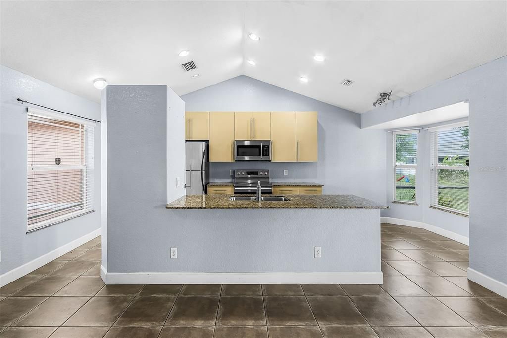 Activo con contrato: $299,900 (3 camas, 2 baños, 1225 Pies cuadrados)