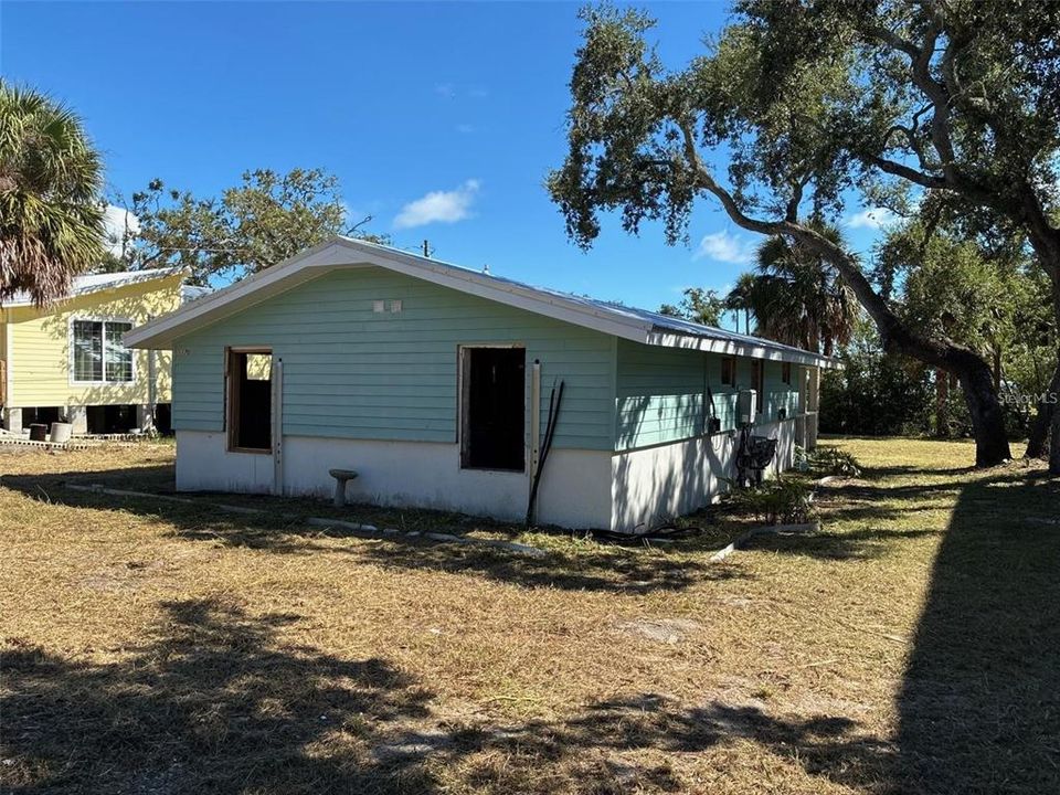 For Sale: $250,000 (2 beds, 2 baths, 962 Square Feet)