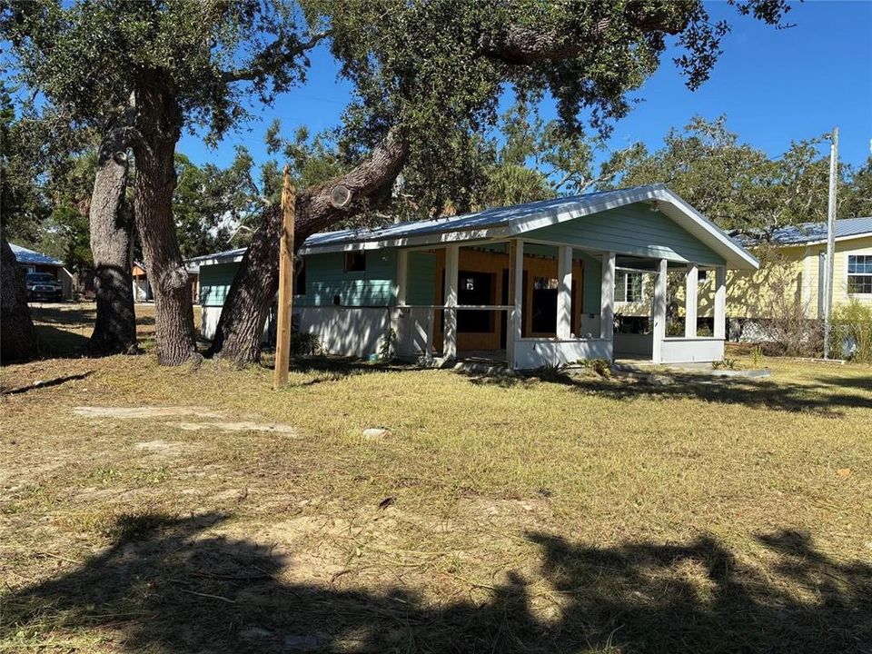 For Sale: $250,000 (2 beds, 2 baths, 962 Square Feet)