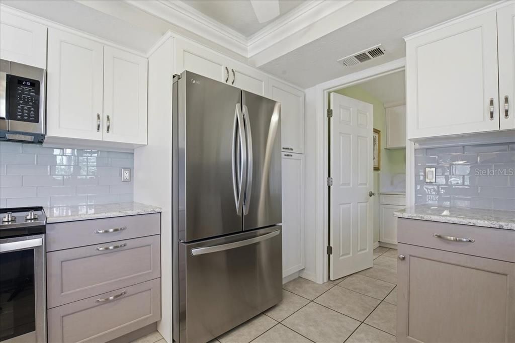 En Venta: $989,900 (3 camas, 2 baños, 2280 Pies cuadrados)
