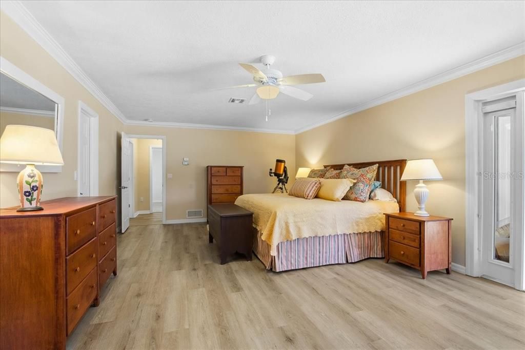 En Venta: $989,900 (3 camas, 2 baños, 2280 Pies cuadrados)