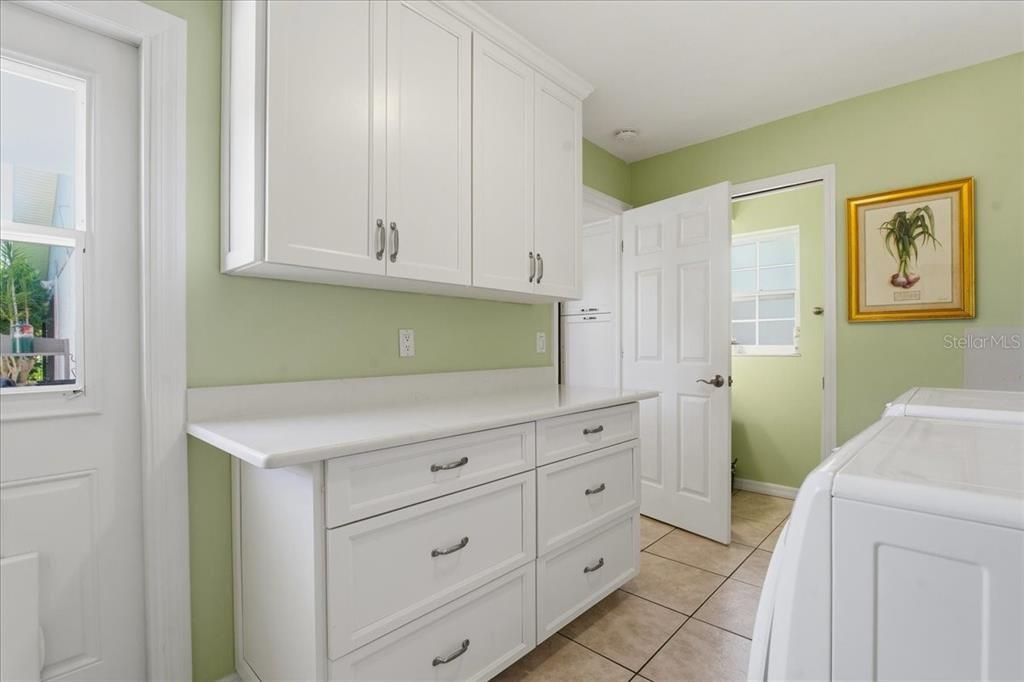 En Venta: $989,900 (3 camas, 2 baños, 2280 Pies cuadrados)