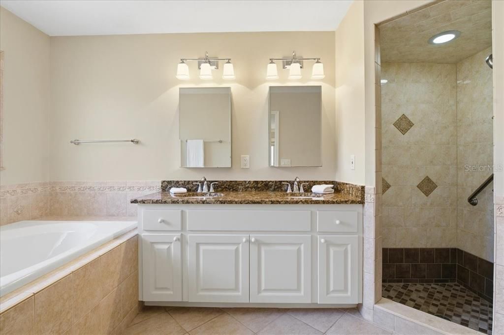 En Venta: $989,900 (3 camas, 2 baños, 2280 Pies cuadrados)