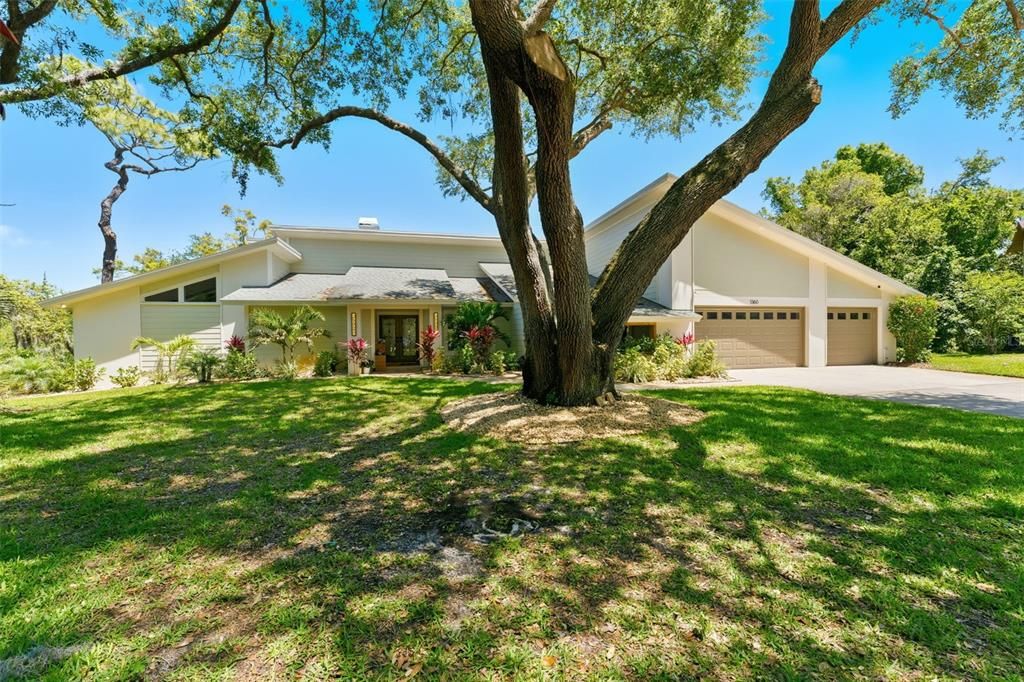 Vendido Recientemente: $1,750,000 (4 camas, 4 baños, 3770 Pies cuadrados)