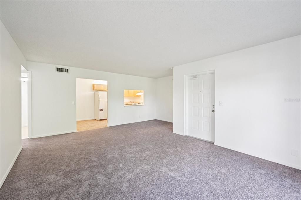 For Sale: $206,000 (2 beds, 2 baths, 1111 Square Feet)