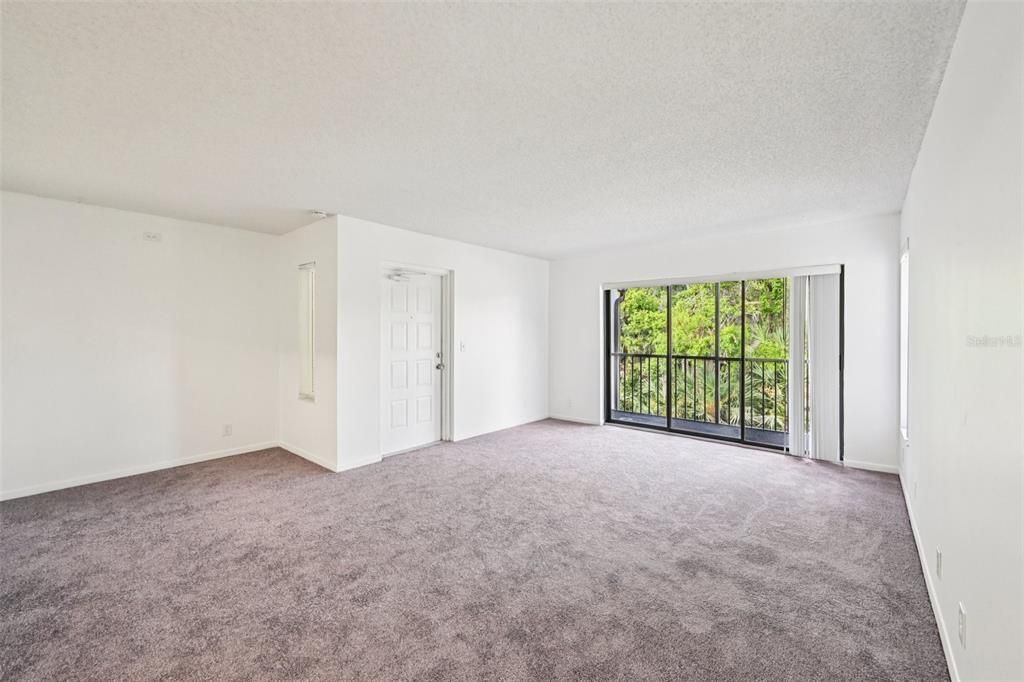 For Sale: $206,000 (2 beds, 2 baths, 1111 Square Feet)