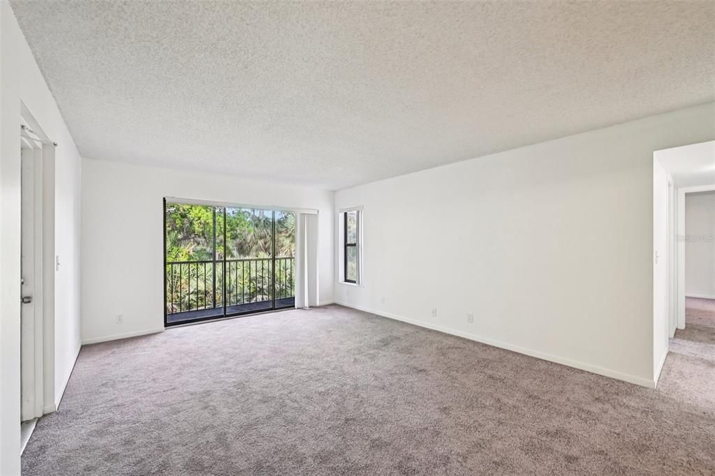 For Sale: $206,000 (2 beds, 2 baths, 1111 Square Feet)