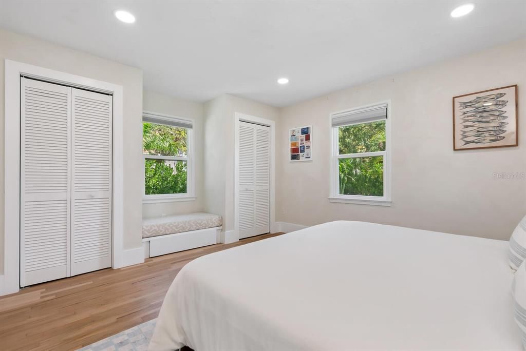 For Sale: $1,495,000 (3 beds, 2 baths, 1712 Square Feet)