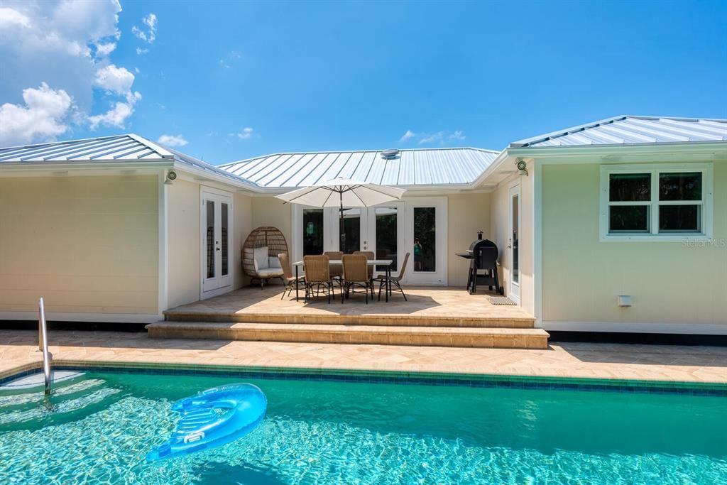 For Sale: $1,495,000 (3 beds, 2 baths, 1712 Square Feet)