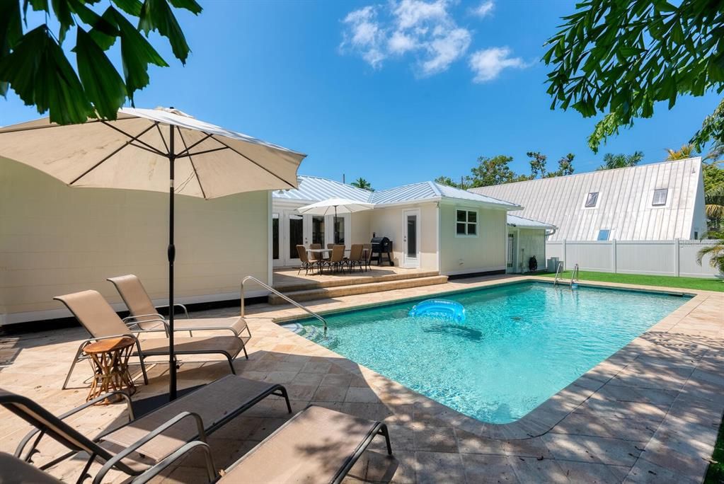 For Sale: $1,495,000 (3 beds, 2 baths, 1712 Square Feet)