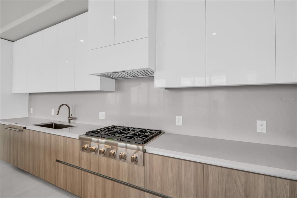 En Venta: $4,885,000 (4 camas, 4 baños, 3927 Pies cuadrados)