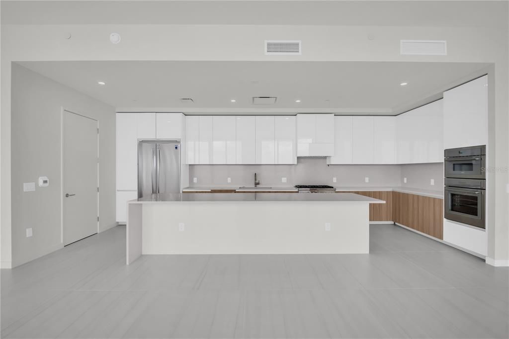 En Venta: $4,885,000 (4 camas, 4 baños, 3927 Pies cuadrados)