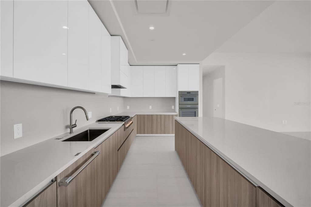 En Venta: $4,885,000 (4 camas, 4 baños, 3927 Pies cuadrados)