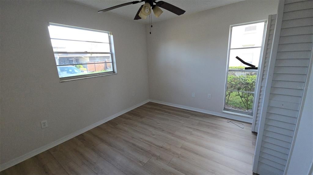 For Sale: $99,000 (2 beds, 1 baths, 891 Square Feet)