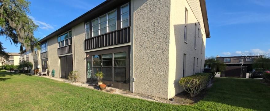 For Sale: $99,000 (2 beds, 1 baths, 891 Square Feet)