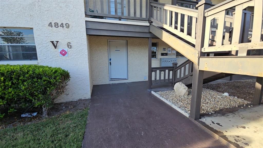 For Sale: $99,000 (2 beds, 1 baths, 891 Square Feet)