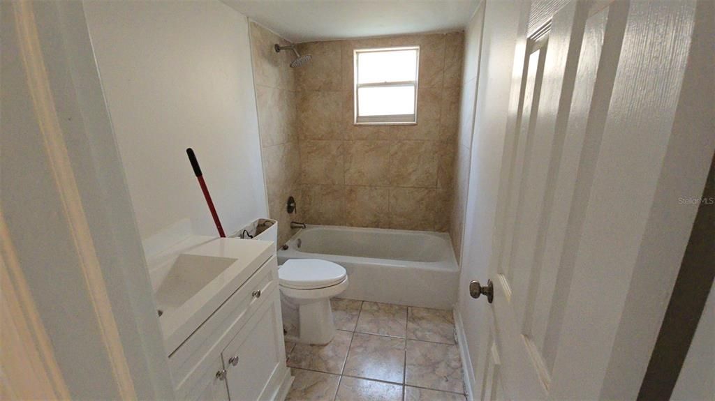 For Sale: $99,000 (2 beds, 1 baths, 891 Square Feet)