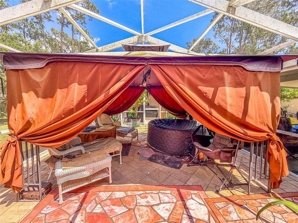 En Venta: $365,000 (3 camas, 2 baños, 2228 Pies cuadrados)