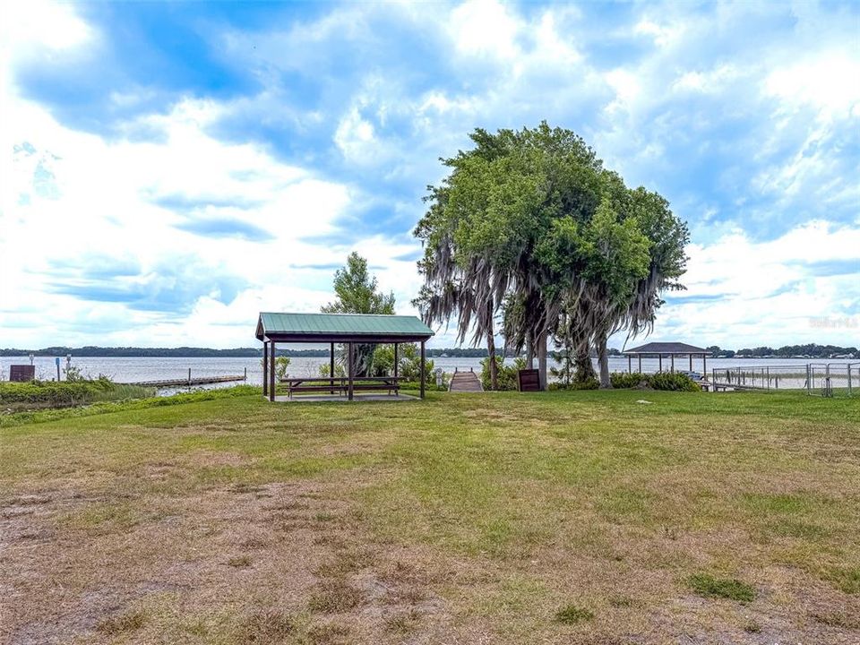 En Venta: $365,000 (3 camas, 2 baños, 2228 Pies cuadrados)