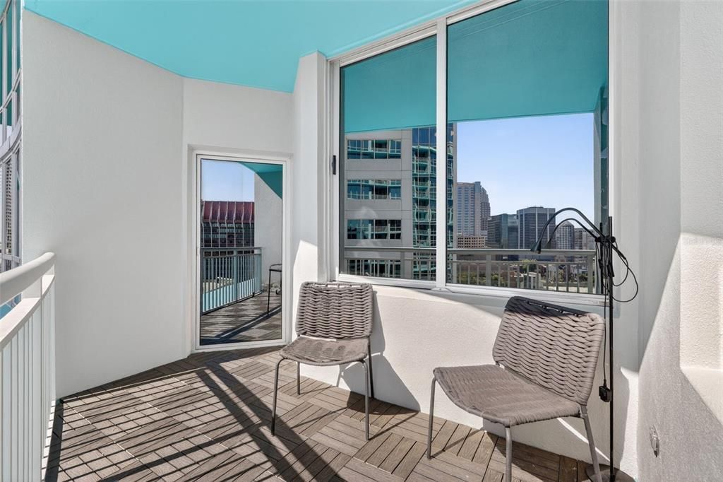 For Sale: $419,000 (2 beds, 2 baths, 1150 Square Feet)