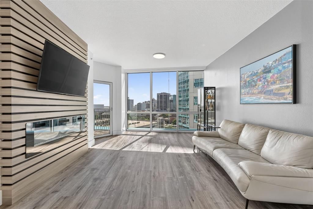 For Sale: $419,000 (2 beds, 2 baths, 1150 Square Feet)