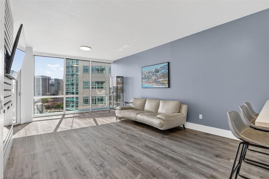 For Sale: $419,000 (2 beds, 2 baths, 1150 Square Feet)