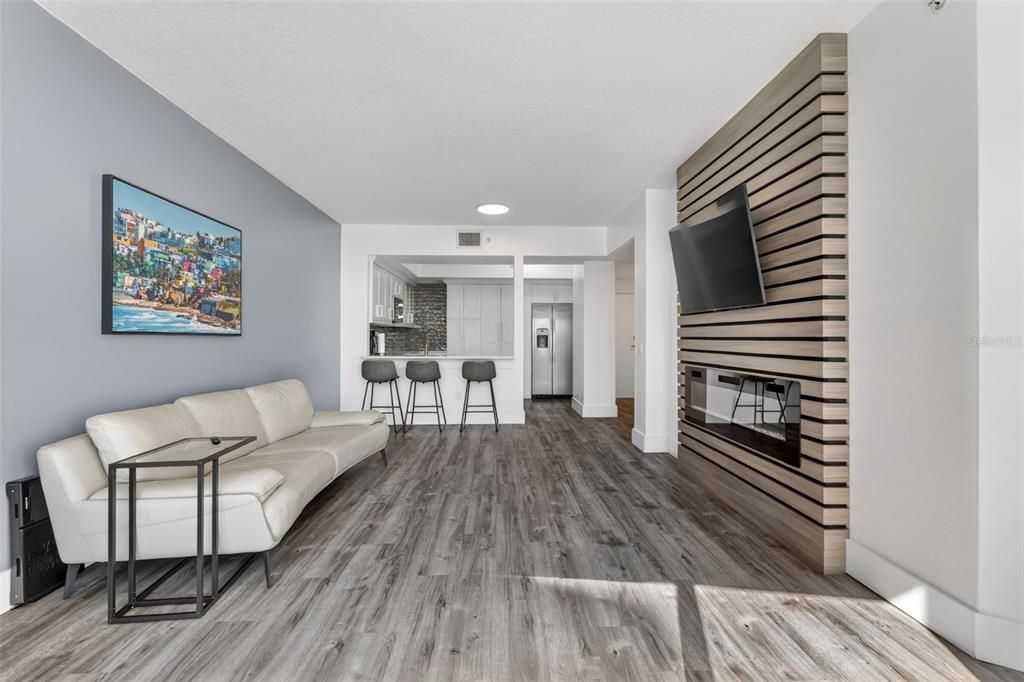 For Sale: $419,000 (2 beds, 2 baths, 1150 Square Feet)